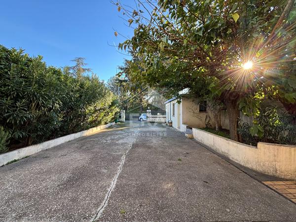 Maison à Avignon 5 pièces - 3 chambres - 1 bureau - Garage - Dépendances