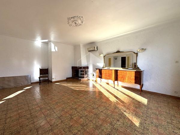 Maison à Avignon 5 pièces - 3 chambres - 1 bureau - Garage - Dépendances