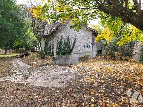 Il s'agit d'un appel d'offre sous pli cacheté organisé par l'ETAT.