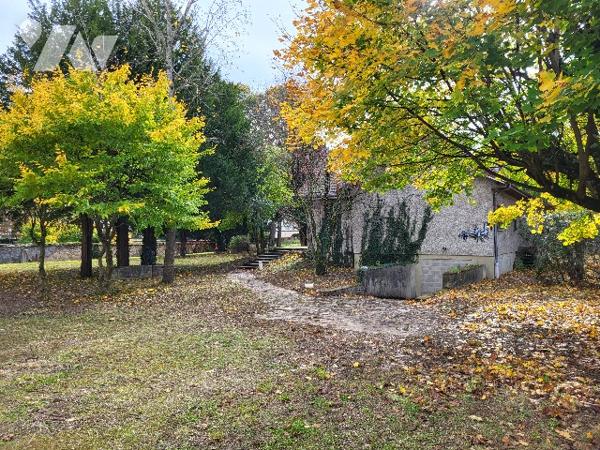 Il s'agit d'un appel d'offre sous pli cacheté organisé par l'ETAT.