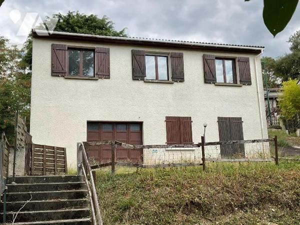 A VENDRE : Proche commerces dans la ville de SOUILLAC (LOT - 46), maison en bon état de gros oe...
