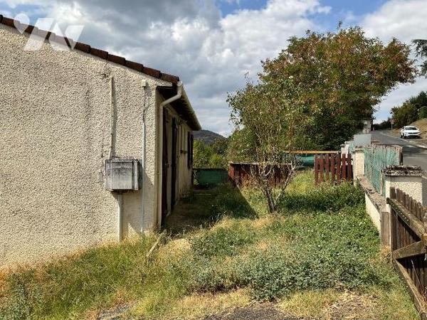 A VENDRE : Proche commerces dans la ville de SOUILLAC (LOT - 46), maison en bon état de gros oe...
