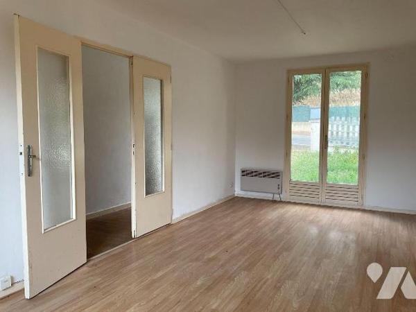 A VENDRE : Proche commerces dans la ville de SOUILLAC (LOT - 46), maison en bon état de gros oe...