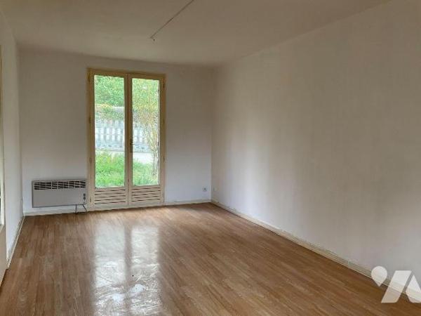 A VENDRE : Proche commerces dans la ville de SOUILLAC (LOT - 46), maison en bon état de gros oe...