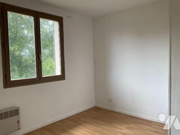 A VENDRE : Proche commerces dans la ville de SOUILLAC (LOT - 46), maison en bon état de gros oe...