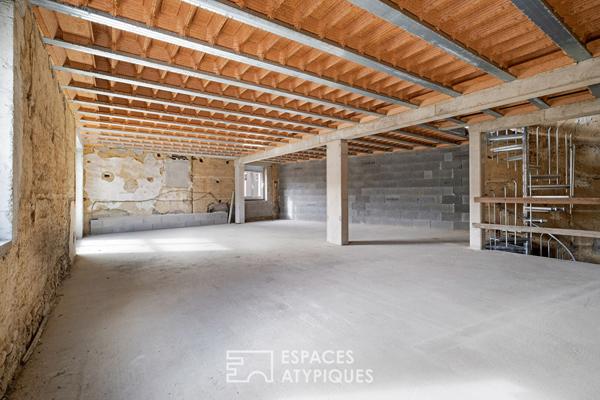 Loft avec terrasse et garage à réhabiliter