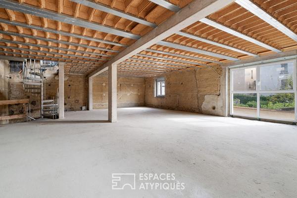 Loft avec terrasse et garage à réhabiliter