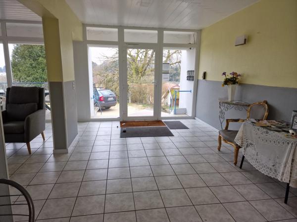 Dpt Vosges (88), BAINS-LES-BAINS - Immeuble 9 appartements T2 avec balcon / Terrain de 1000 m² environ