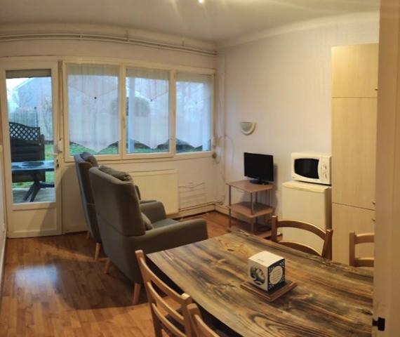 Dpt Vosges (88), BAINS-LES-BAINS - Immeuble 9 appartements T2 avec balcon / Terrain de 1000 m² environ