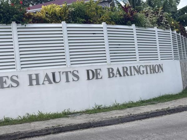 Vente Terrain 833 m2 à Ducos