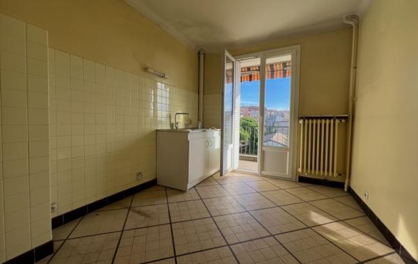 Vente Appartement P4 Parking Privé et Cave à rafraîchir Aubenas   