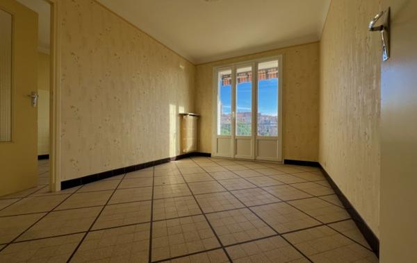 Vente Appartement P4 Parking Privé et Cave à rafraîchir Aubenas   
