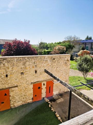 Grande maison en pierres apparentes  6 chambres  220 m² habitables  Terrain de 1060 m²