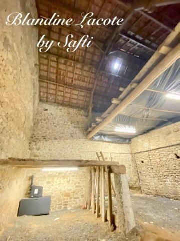 Maison habitable de suite - grange attenante