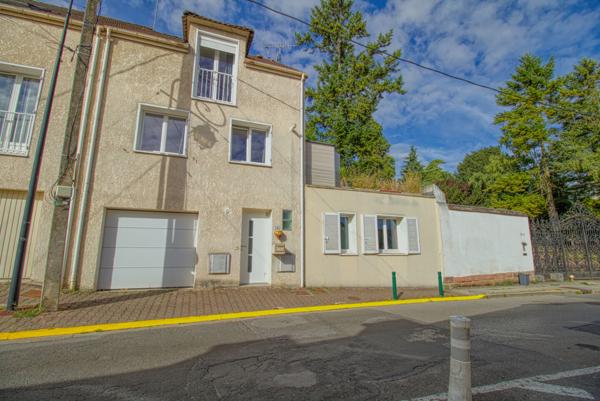 Joli pavillon lumineux bien agencé avec 4 chambres, 1 bureau et garage