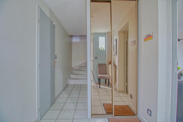 Joli pavillon lumineux bien agencé avec 4 chambres, 1 bureau et garage