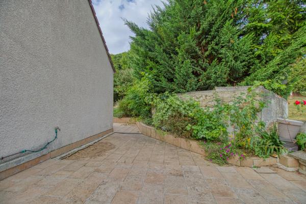 Joli pavillon lumineux bien agencé avec 4 chambres, 1 bureau et garage