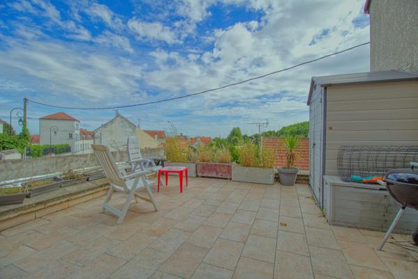 Joli pavillon lumineux bien agencé avec 4 chambres, 1 bureau et garage