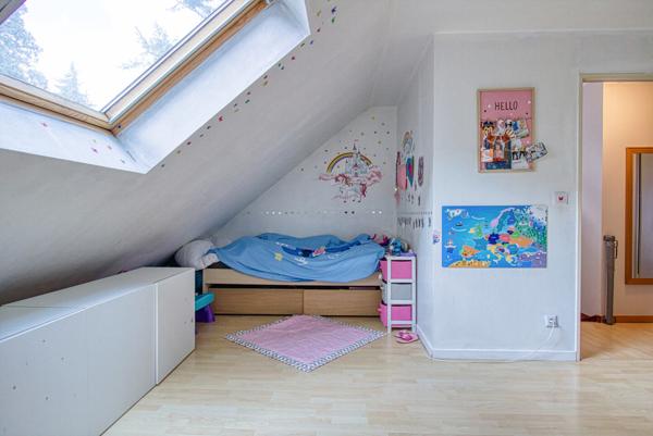 Joli pavillon lumineux bien agencé avec 4 chambres, 1 bureau et garage