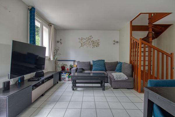 Joli pavillon lumineux bien agencé avec 4 chambres, 1 bureau et garage