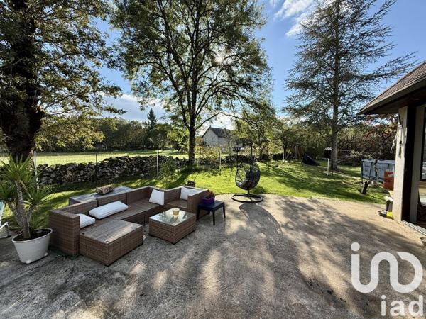 Maison traditionnelle 7 pièces de 205 m² à Béduer (46100)