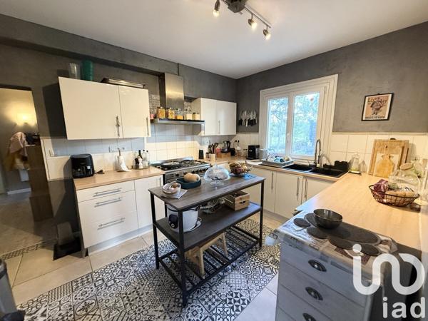 Maison traditionnelle 7 pièces de 205 m² à Béduer (46100)