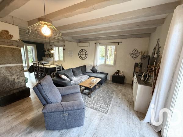 Maison traditionnelle 7 pièces de 205 m² à Béduer (46100)