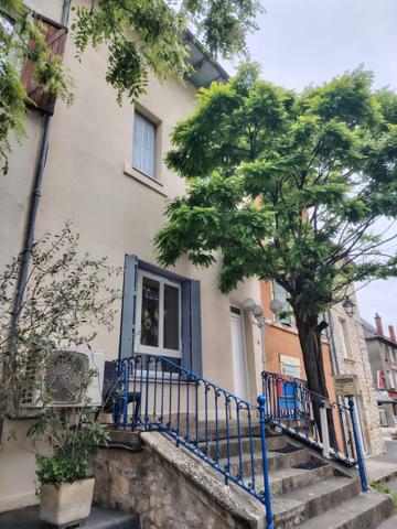 Montbazens (12220) Maison de caractère avec cave voûtée et panneaux photovoltaïques