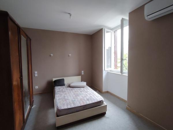 Montbazens (12220) Maison de caractère avec cave voûtée et panneaux photovoltaïques