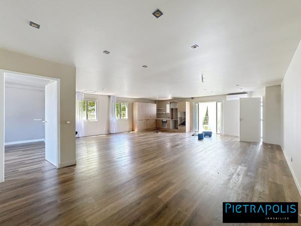 Bâtiment Commercial ou de Bureaux à Craponne de 430m2