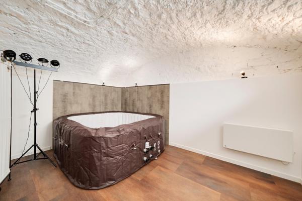 Spacieux souplex rénové de 184 m² avec terrasse-2 places de parking – Rue de Mon Désert