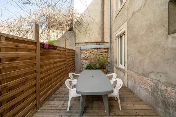 Spacieux souplex rénové de 184 m² avec terrasse-2 places de parking – Rue de Mon Désert