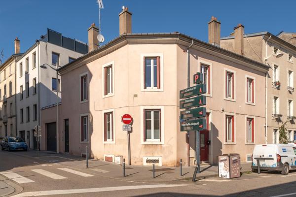 Spacieux souplex rénové de 184 m² avec terrasse-2 places de parking – Rue de Mon Désert
