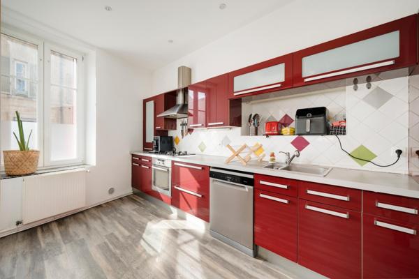 Spacieux souplex rénové de 184 m² avec terrasse-2 places de parking – Rue de Mon Désert