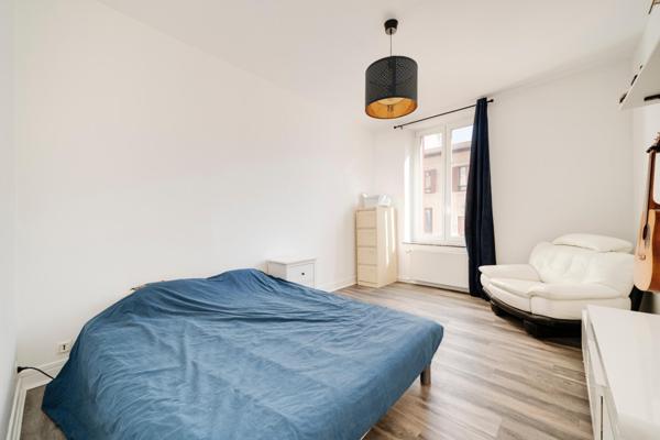 Spacieux souplex rénové de 184 m² avec terrasse-2 places de parking – Rue de Mon Désert