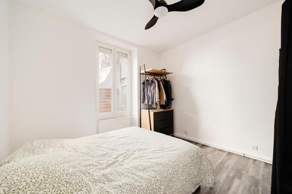 Spacieux souplex rénové de 184 m² avec terrasse-2 places de parking – Rue de Mon Désert