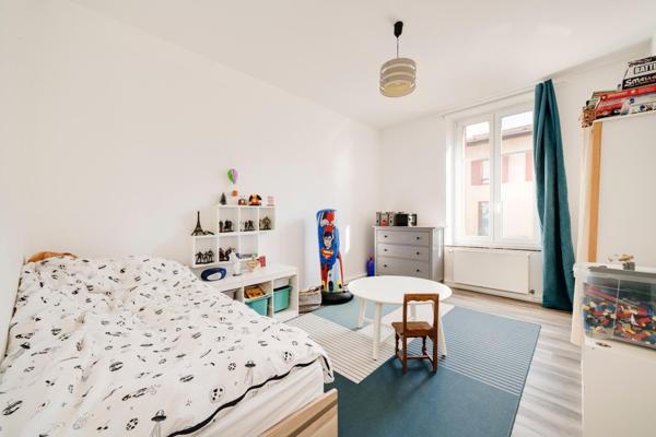 Spacieux souplex rénové de 184 m² avec terrasse-2 places de parking – Rue de Mon Désert