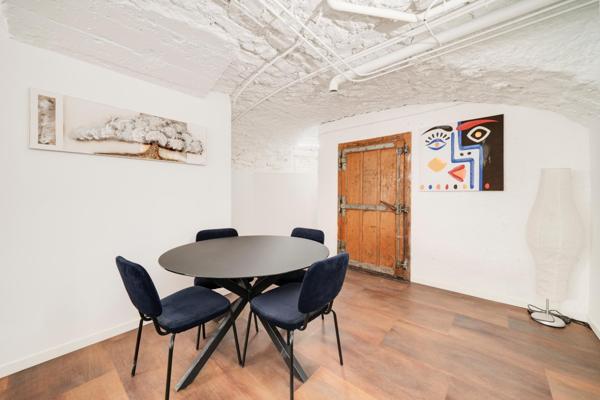 Spacieux souplex rénové de 184 m² avec terrasse-2 places de parking – Rue de Mon Désert