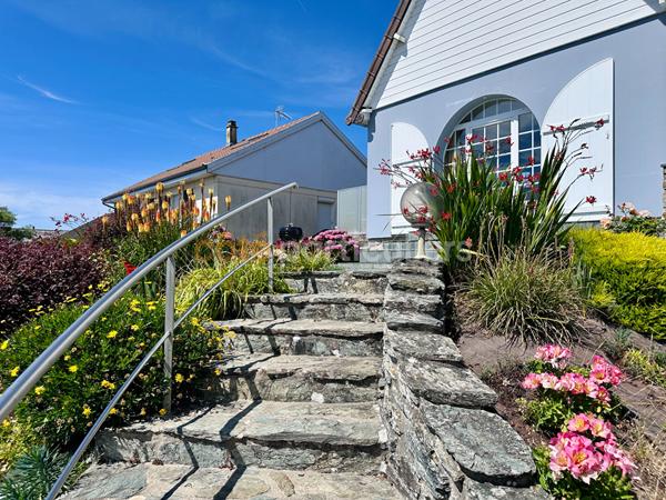 Vente
                Maison90 m² - 5 Pièces -
                    PORT BAIL SUR MER (50580)