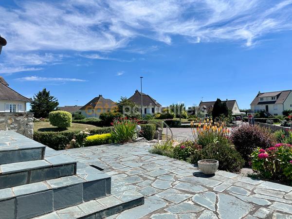 Vente
                Maison90 m² - 5 Pièces -
                    PORT BAIL SUR MER (50580)