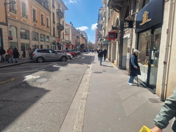 Annecy (74000) LOCAL COMMERCIAL