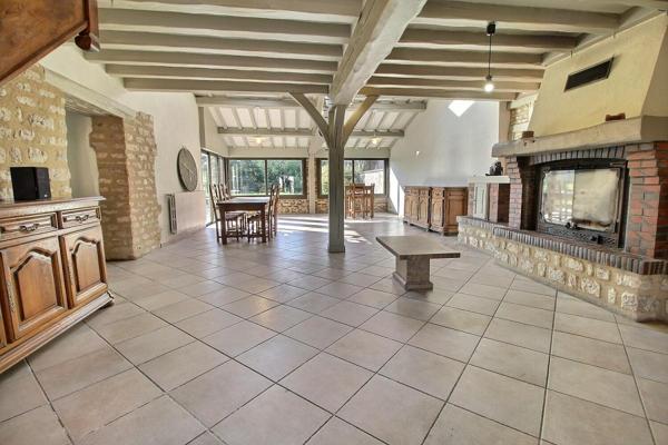 1h de PARIS - BELLE LONGERE de 250 m2 environ, garage