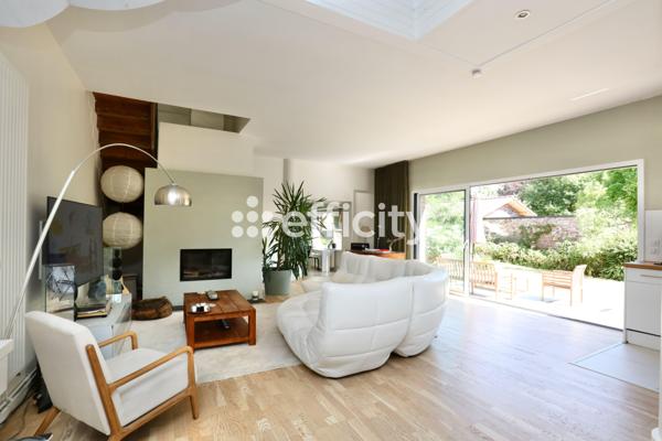 Maison
         8 pièces
        - 227 m² Bien prestige 990 000 € *