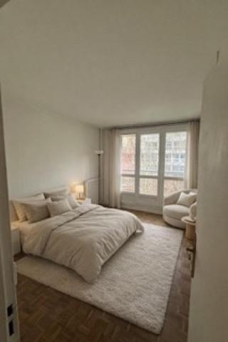 Grand T2  balcon, ascenseur, concierge Place d'Italie