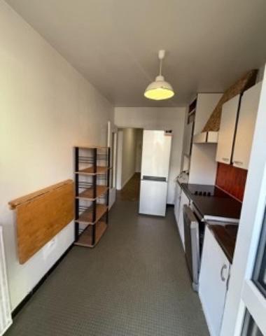 Grand T2  balcon, ascenseur, concierge Place d'Italie