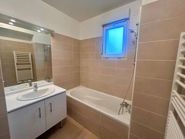 BEAU T4 RÉCENT - SAINT-DENIS - À MOINS DE 5 MIN DU MÉTRO LIGNE 13 (PORTE DE PARIS)