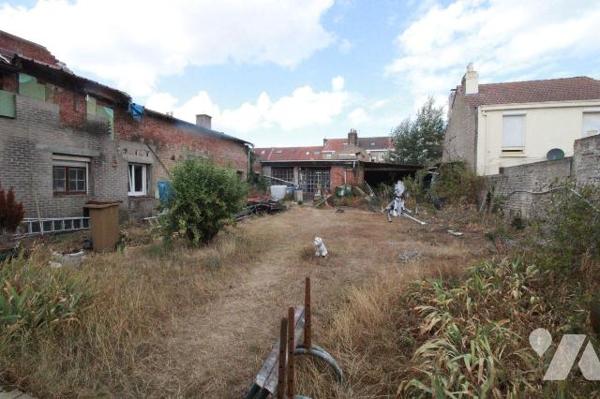 MAISON SEMI PLAIN PIED DE 258 M2  HABITABLES - 3 CHAMBRES - JARDIN - GRAND GARAGE - ATELIER - A...