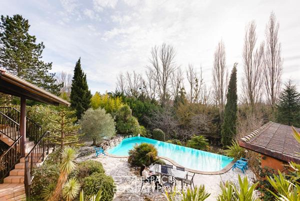 Maison d’Architecte piscine et vue sur la campagne