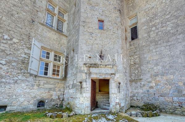 Beau château XIIIe et Renaissance aux portes de Nérac (Lot-et-Garonne)