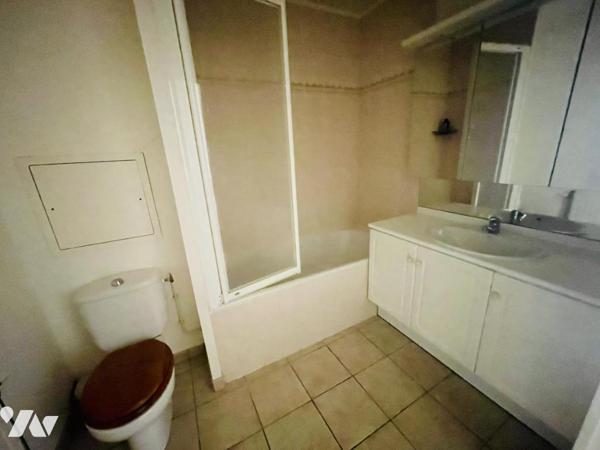 Appartement T4-T5 de plus de 100m² avec terrasse de 70m² - Double parking et Cave